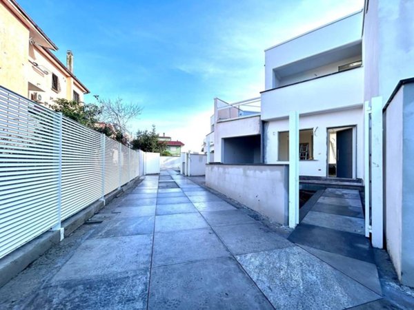 casa indipendente in vendita a Roma in zona Casal Palocco