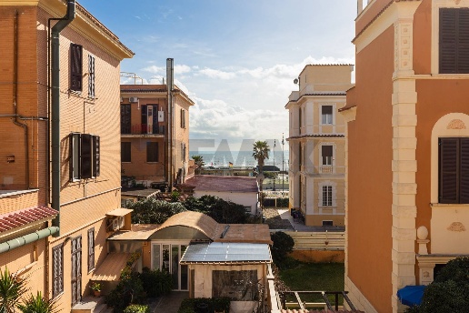 appartamento in vendita a Roma in zona Ostia