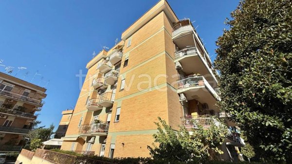 appartamento in vendita a Roma in zona Colle del Sole
