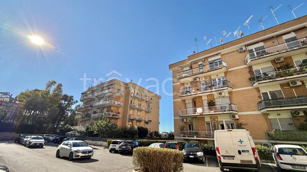 appartamento in vendita a Roma in zona Colle del Sole