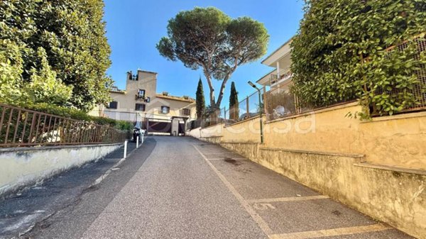 appartamento in vendita a Roma in zona Colle del Sole