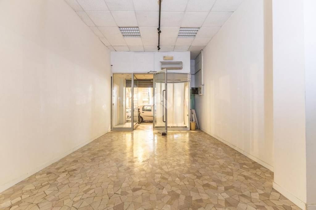 negozio in vendita a Roma in zona Ludovisi/Sallustiano