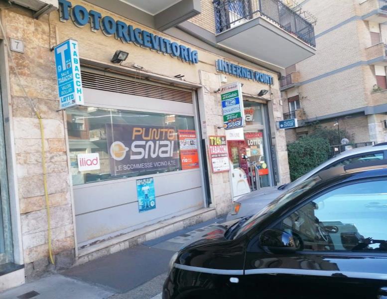 locale commerciale in vendita a Roma in zona Ardeatino