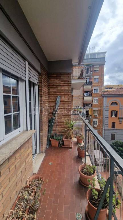 appartamento in vendita a Roma in zona Tuscolano