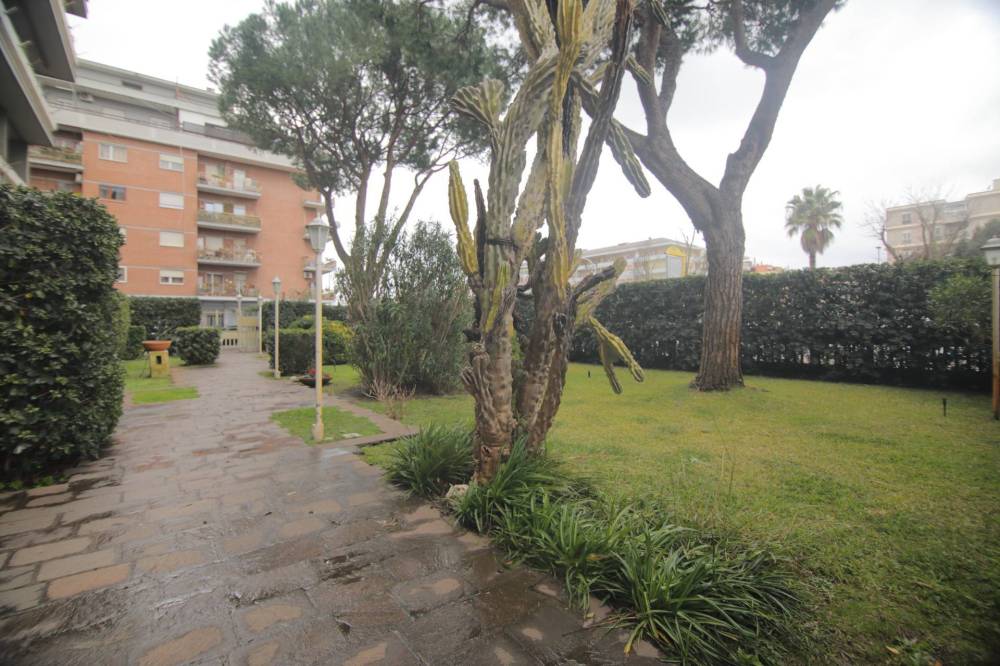 appartamento in vendita a Roma in zona Ostia