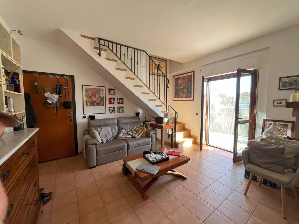 appartamento in vendita a Roma in zona Pantan Monastero