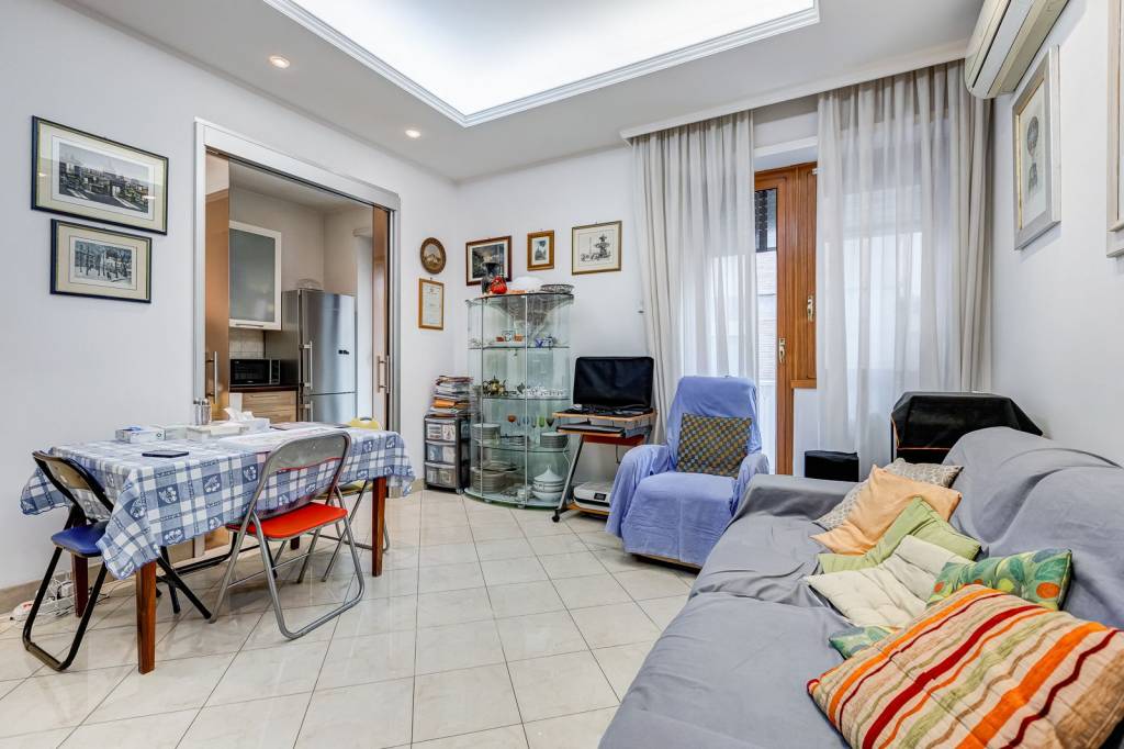 appartamento in vendita a Roma in zona Appio Latino