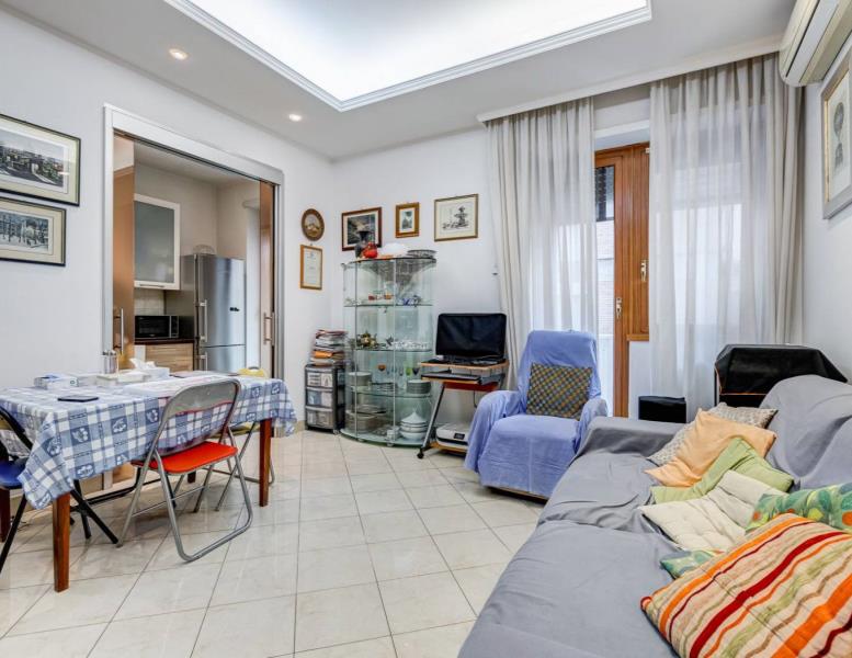 appartamento in vendita a Roma in zona Appio Latino