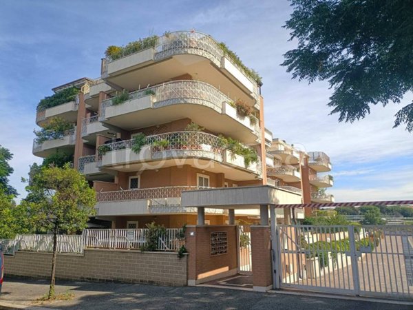 appartamento in vendita a Roma in zona Mezzocammino