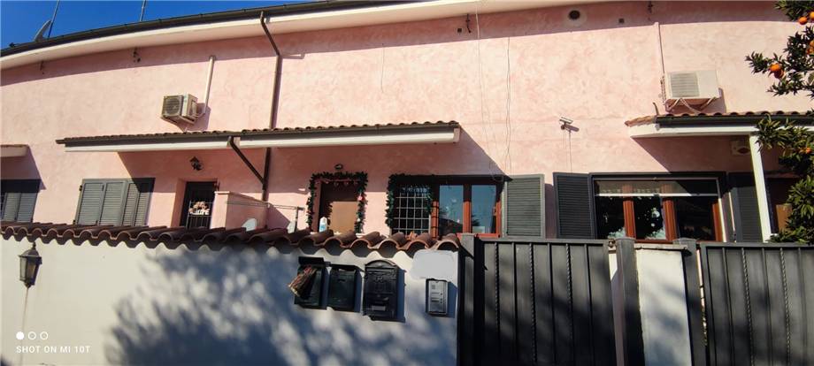 casa indipendente in vendita a Roma in zona Acilia