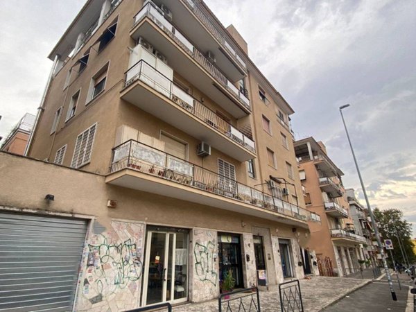 negozio in vendita a Roma in zona Prenestino-Centocelle