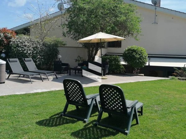 casa indipendente in vendita a Roma in zona Infernetto