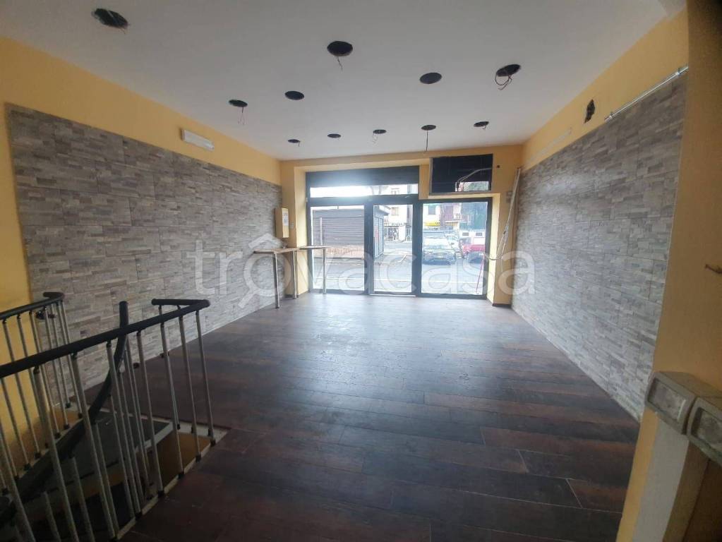 negozio in vendita a Roma in zona Torre Angela