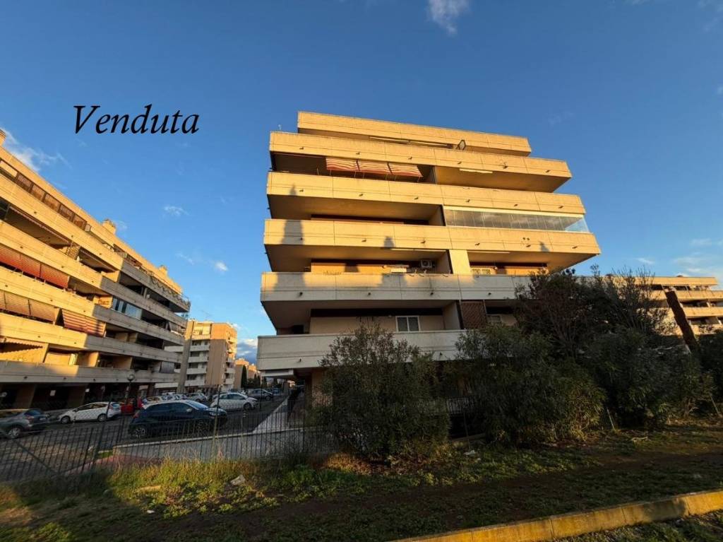 appartamento in vendita a Roma in zona Ponte di Nona