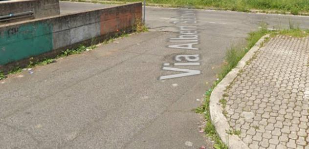 locale commerciale in vendita a Roma in zona Lunghezza