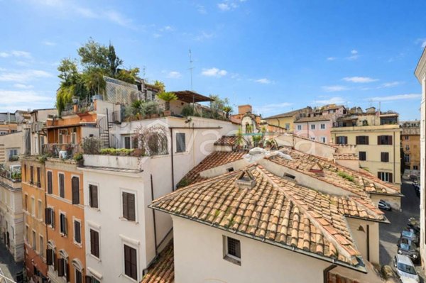 appartamento in vendita a Roma in zona Rione Regola