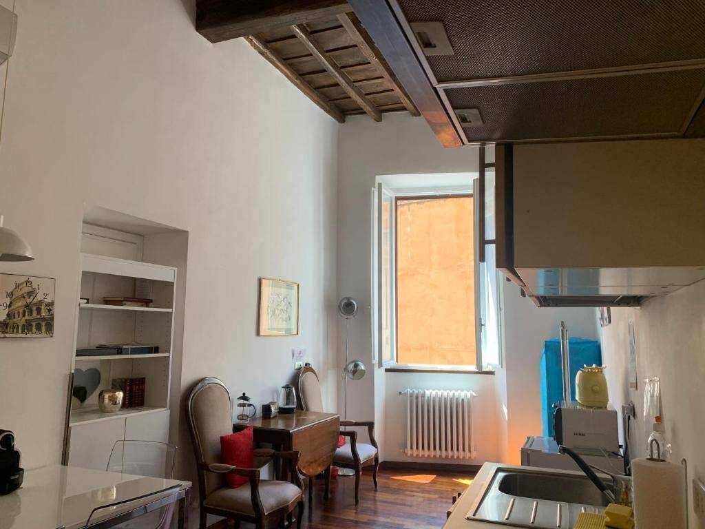 appartamento in vendita a Roma in zona Parione/Sant'Eustachio