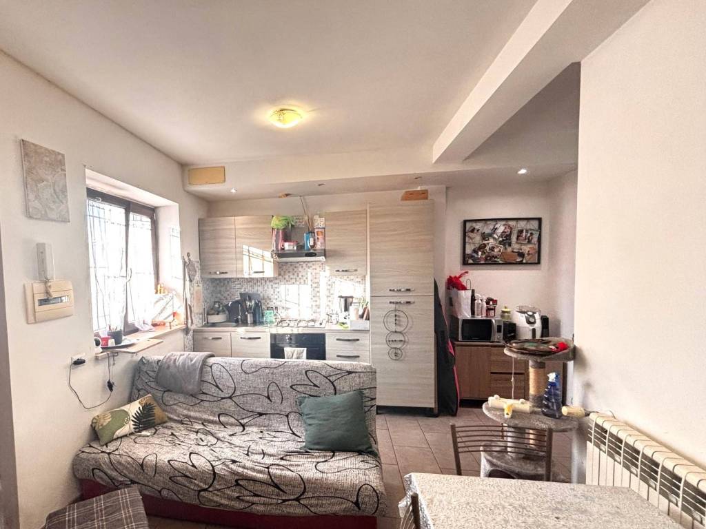 appartamento in vendita a Roma in zona Valle Muricana