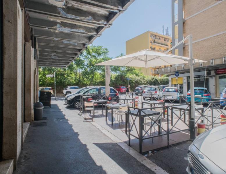 locale commerciale in vendita a Roma