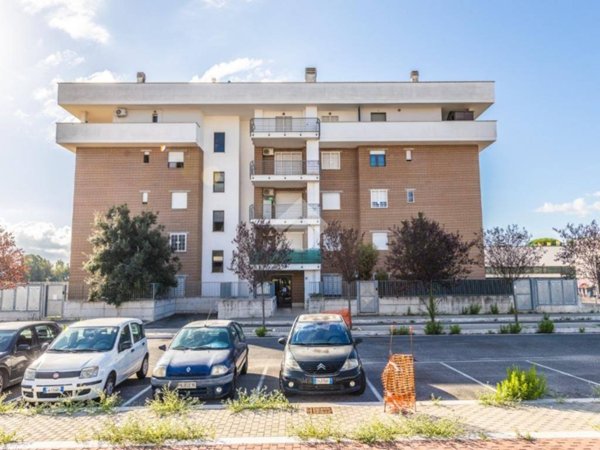 appartamento in vendita a Roma in zona Castelverde
