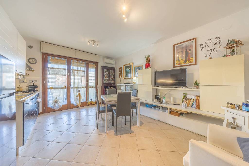 appartamento in vendita a Roma in zona Castelverde