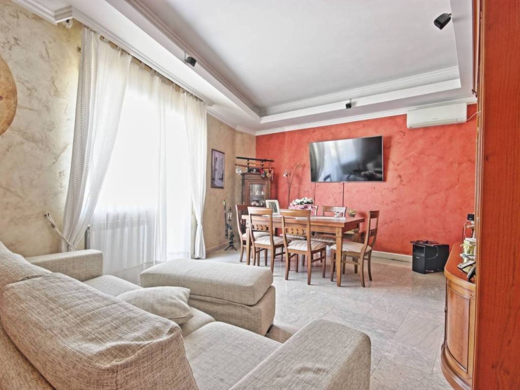 appartamento in vendita a Roma in zona Pantan Monastero