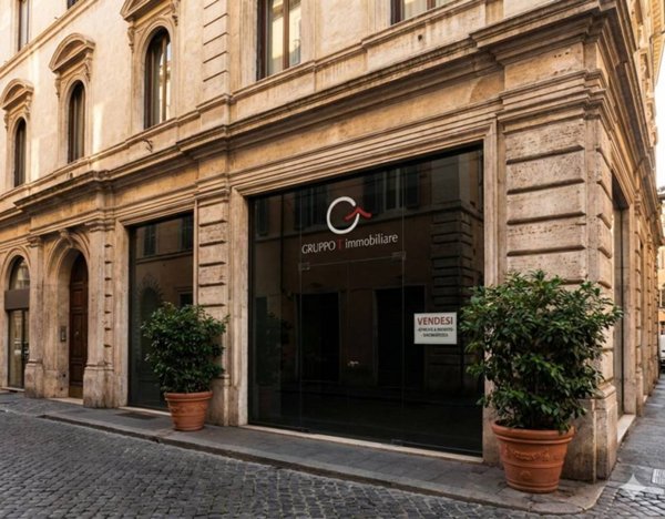 negozio in vendita a Roma in zona Tuscolano