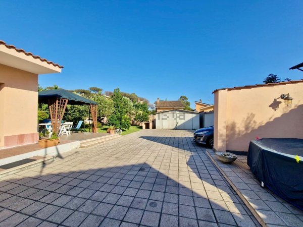 casa indipendente in vendita a Roma in zona Ostia Antica