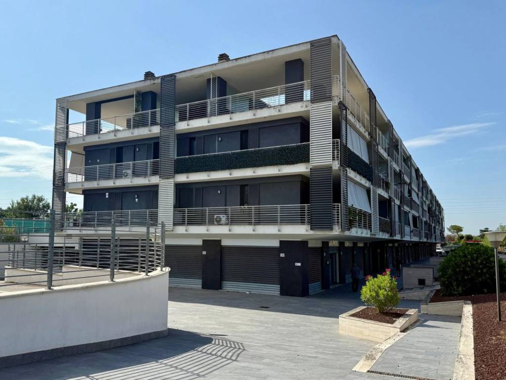 negozio in vendita a Roma in zona Ponte Mammolo