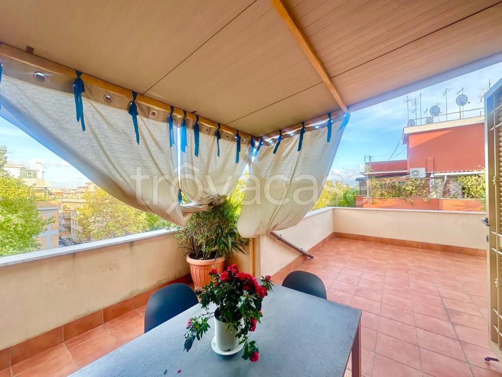 appartamento in vendita a Roma in zona Appio Claudio