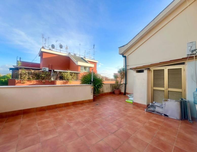 appartamento in vendita a Roma in zona Appio Claudio