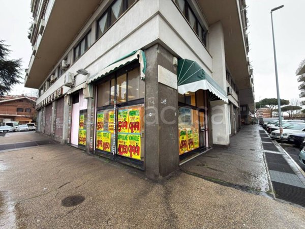 negozio in vendita a Roma in zona Alessandrino