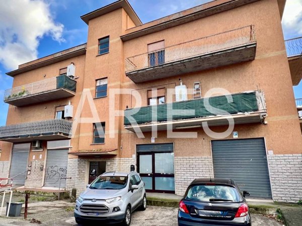 negozio in vendita a Roma in zona Acilia