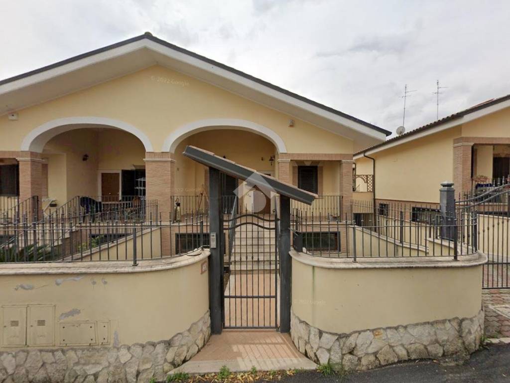 casa indipendente in vendita a Roma in zona Castelverde