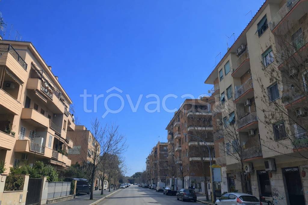 appartamento in vendita a Roma in zona Tuscolano