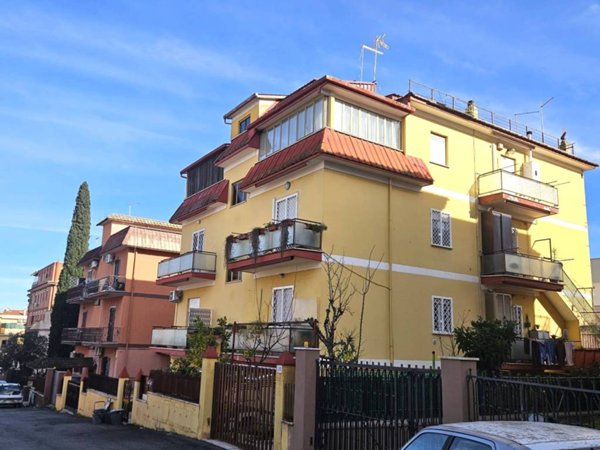 appartamento in vendita a Roma in zona Tor Bella Monaca