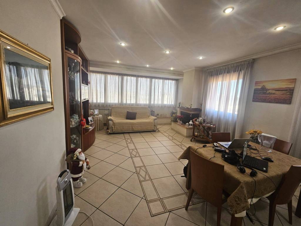 appartamento in vendita a Roma in zona Tor Bella Monaca