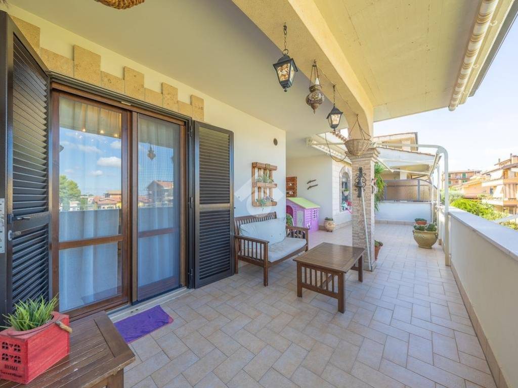 appartamento in vendita a Roma in zona Lunghezza