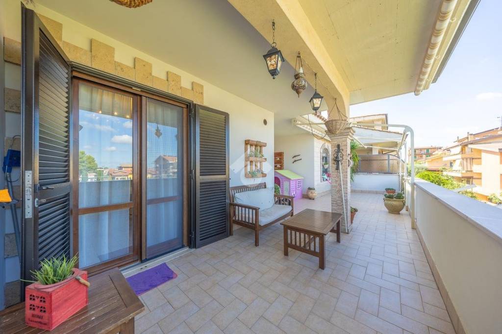 appartamento in vendita a Roma in zona Castelverde