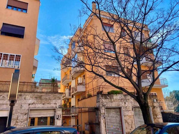 appartamento in vendita a Roma in zona Tuscolano