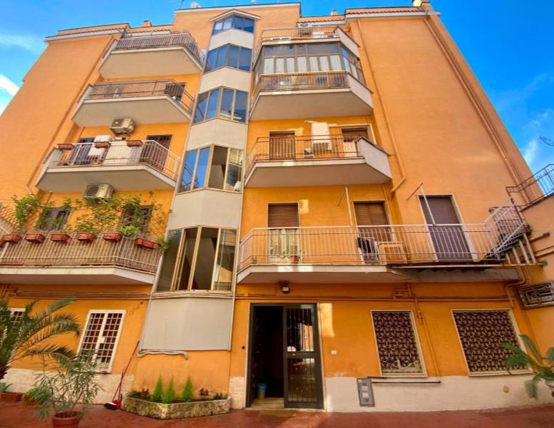 appartamento in vendita a Roma in zona Tuscolano