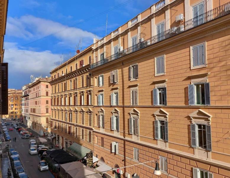 negozio in vendita a Roma in zona Rione Prati