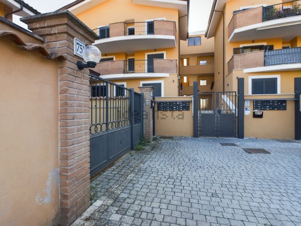 appartamento in vendita a Roma in zona Dragona/Bagnoletto