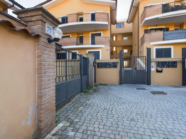 appartamento in vendita a Roma in zona Dragona/Bagnoletto