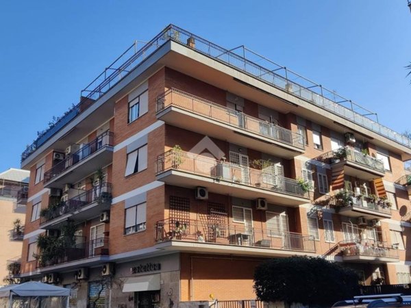 appartamento in vendita a Roma in zona Appio Claudio