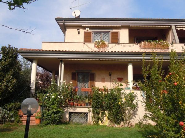casa indipendente in vendita a Roma in zona Ardeatino