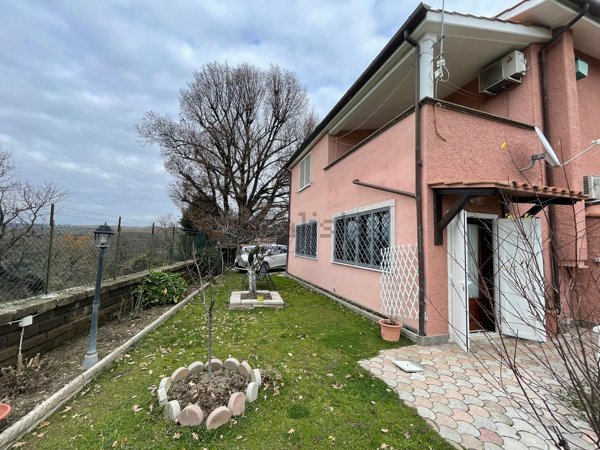 casa indipendente in vendita a Roma in zona Cesano