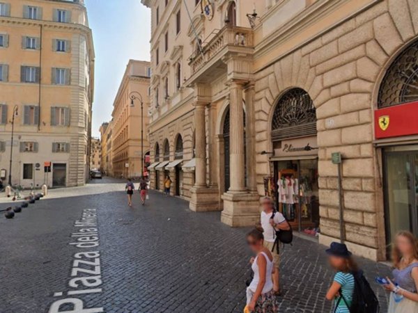appartamento in vendita a Roma in zona Parione/Sant'Eustachio