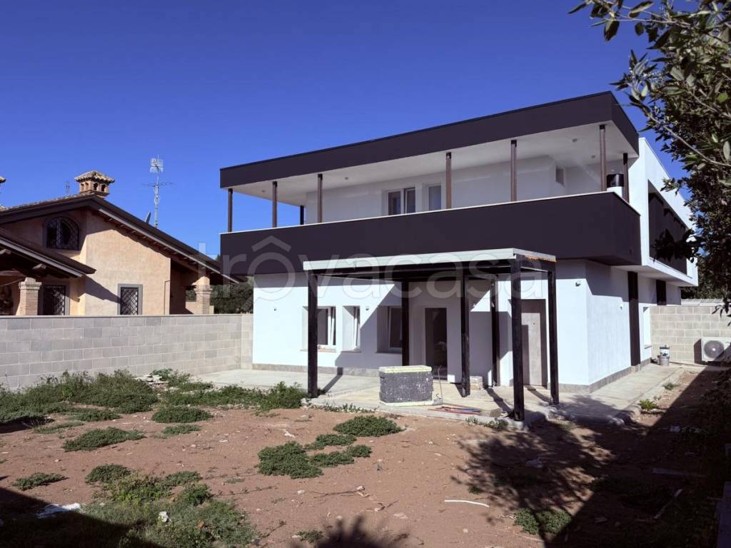 appartamento in vendita a Roma in zona Infernetto