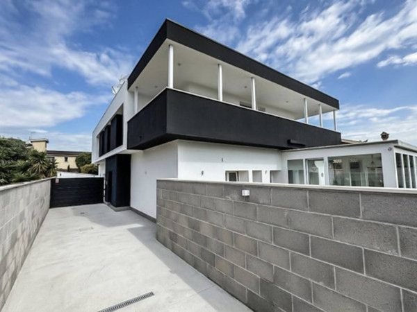 casa indipendente in vendita a Roma in zona Infernetto